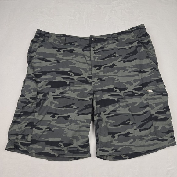 Columbia Men's Green Camo Cargo Omni‎ Shade Sun Protection Shorts 42W 10L - Picture 1 of 14